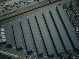 Granja de paneles solares empresariales