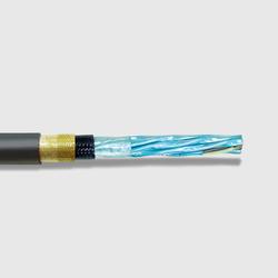 cable tipo p en un fondo gris